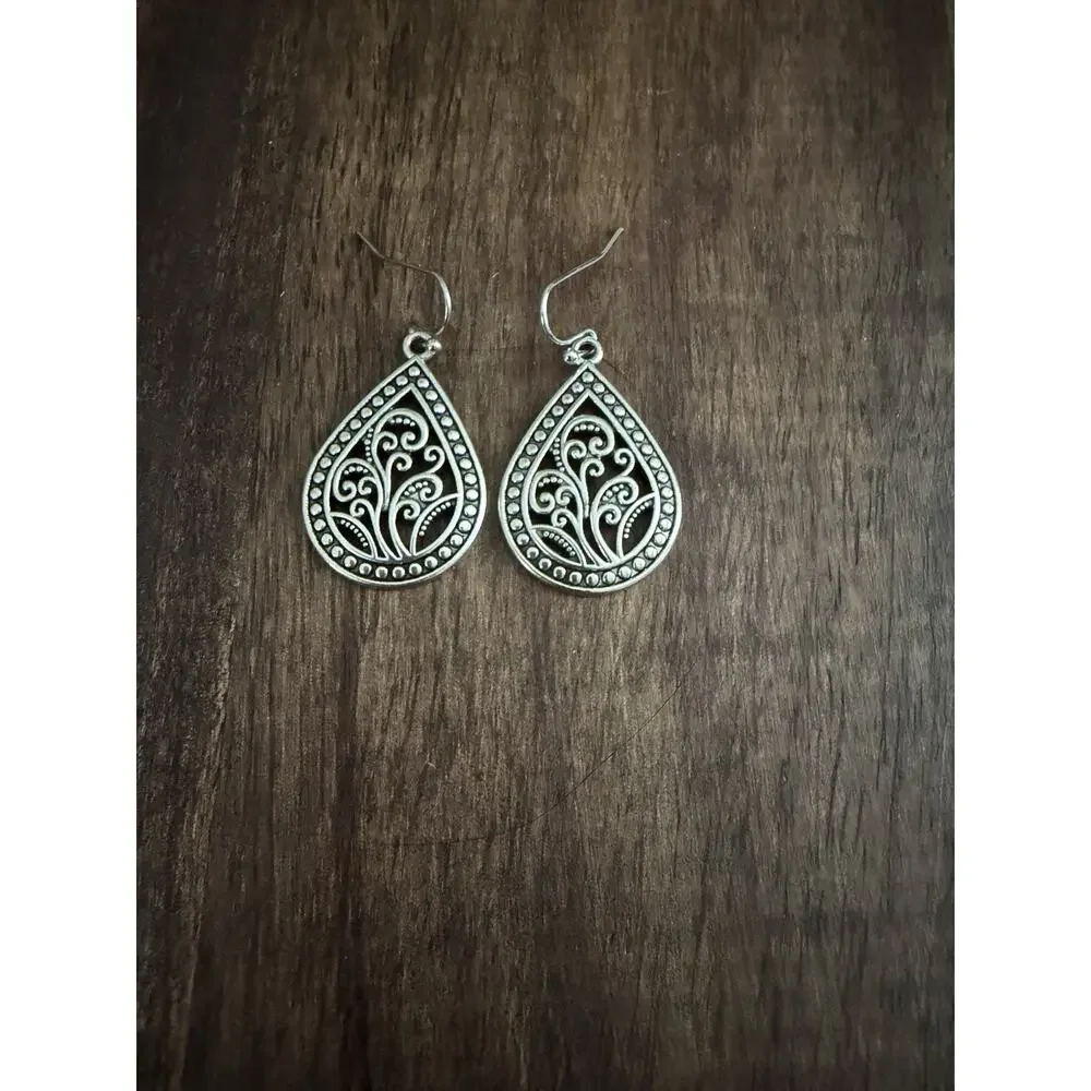 Silver Tone Metal Teardrop Pierced Earrings Vintage